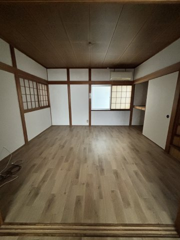 横小路町1丁目貸家の洋室