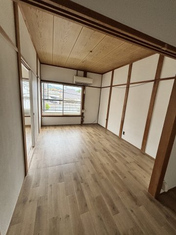 横小路町1丁目貸家の洋室