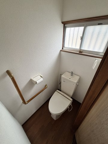 横小路町1丁目貸家のトイレ