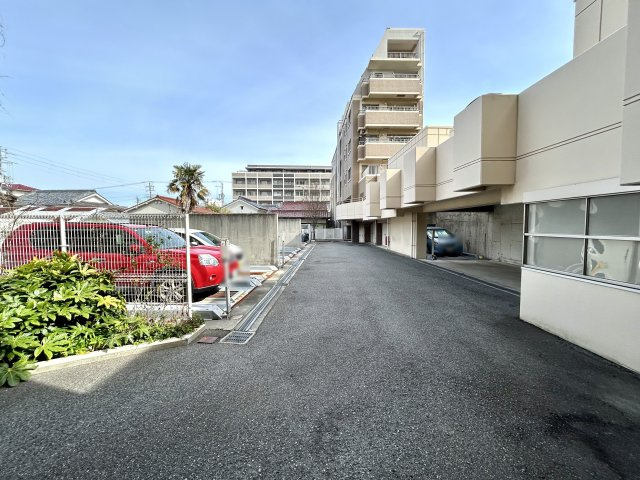 ワコーレウインズコート大蔵海岸の駐車場