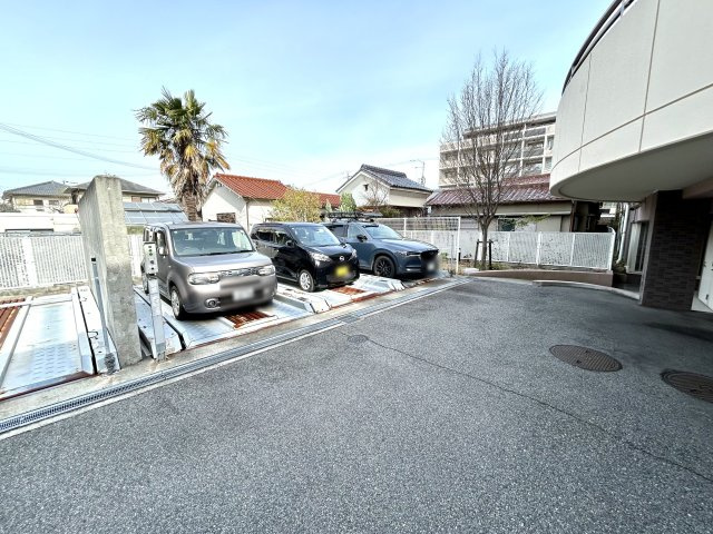 ワコーレウインズコート大蔵海岸の駐車場