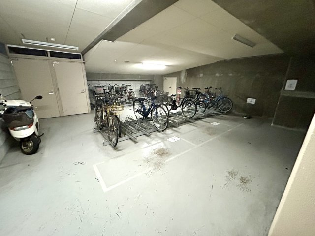 ワコーレウインズコート大蔵海岸の駐輪場
