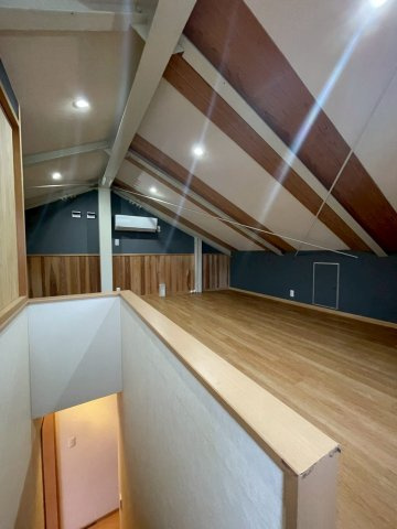 北区小山元町のおうちの収納|17.9帖の屋根裏収納！階段なので荷物の持ち運びも安全にできます♪