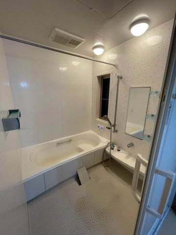 北区小山元町のおうちの浴室|広々とした浴室！窓があるため湿気がこもりにくく安心です！