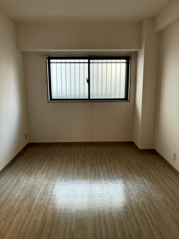 アーバンプレイスの洋室