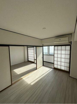 【居間・リビング】 | 御幸ヶ浜マンション | ゆったりとした居間です