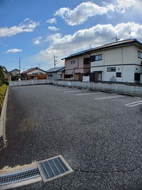 メゾン　アムールの駐車場