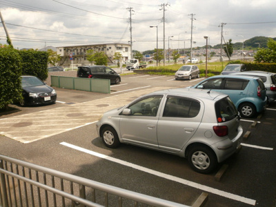★敷地内駐車場★（空き状況・使用料等詳細はご確認下さい）