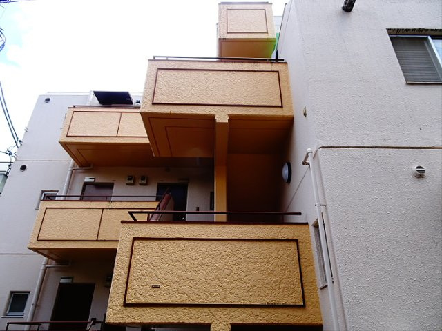 西原マンションの外観