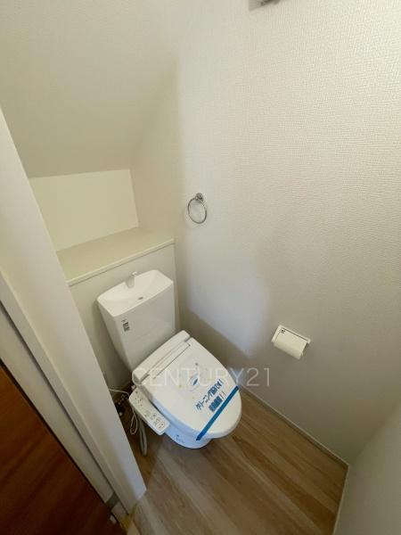 前橋市元総社町1期 1号棟のトイレ|１階トレイです。
温水シャワー洗浄機能付きです。