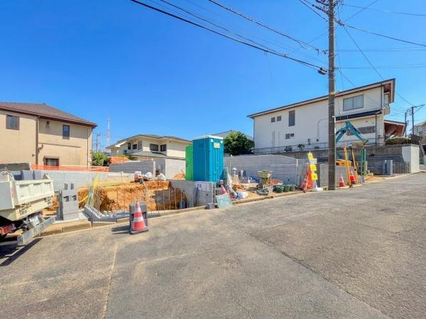 横浜市鶴見区梶山２丁目の新築一戸建の前面道路含む現地写真|車通りが少ない為、小さなお子様にも安心です。
是非一度、現地へ起こしください。
