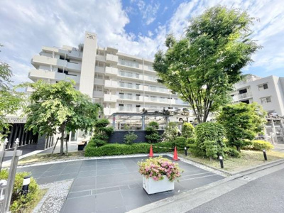 【外観】 | クレアコート上野芝ラベルヴィ | JR阪和線「上野芝」駅が徒歩9分。
通勤にも外出にもアクセス良好。家族でおでかけすることも増えそうですね♪