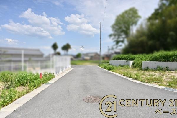 北葛城郡広陵町三吉　Ａ号地　建築条件なし土地の前面道路含む現地写真|■現地撮影写真■閑静な住宅地で穏やかな暮らしをスタート！