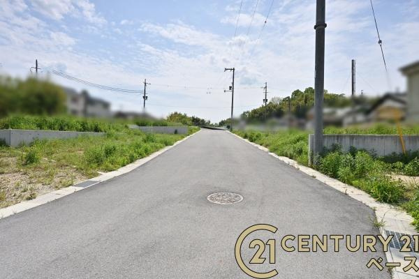 北葛城郡広陵町三吉　Ｆ号地　建築条件なし土地の前面道路含む現地写真|■現地撮影写真■閑静な住宅地で穏やかな暮らしをスタート！