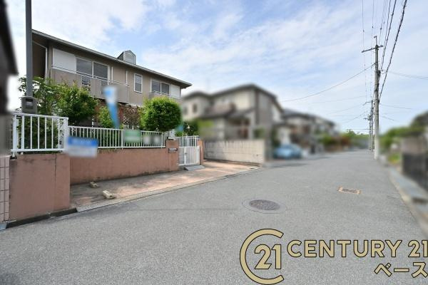 香芝市西真美２丁目　一戸建の前面道路含む現地写真|■現地撮影写真■前面道路６ｍと広々開放的！