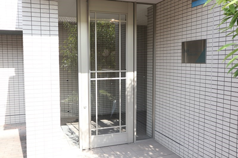 アジュール西端のエントランス