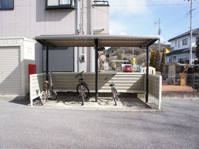 【その他共用部分】 | グレースヒルA | 屋根付きの駐輪場があります♪
