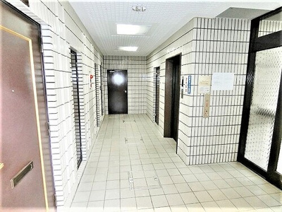 【エントランス】 | ライオンズマンション岡山医大南 | エントランスホール　※2020年9月撮影