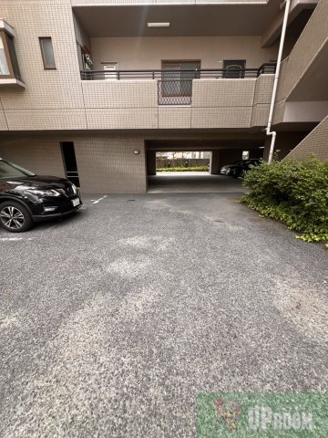 グリーンオークの駐車場