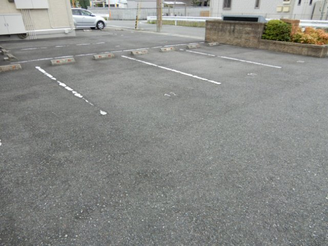 石がけ五番館の駐車場