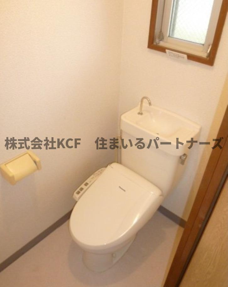 久留米市御井町の賃貸マンションのトイレ|落ち着いた色調のトイレです