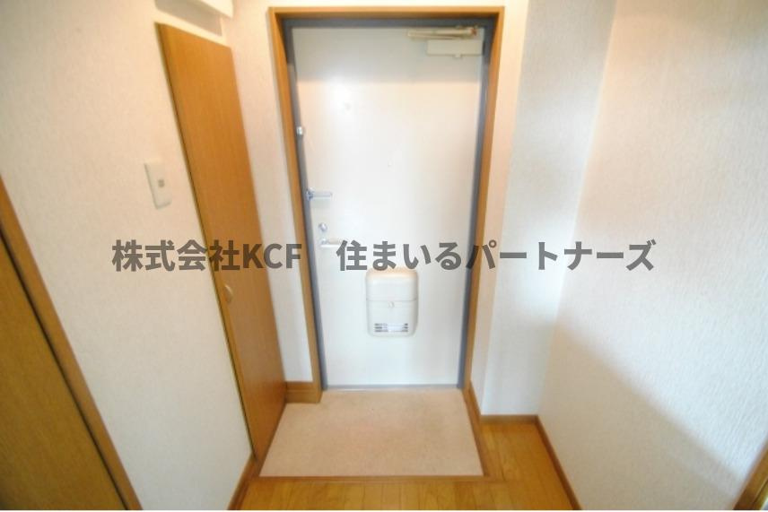 8LEAVESの玄関