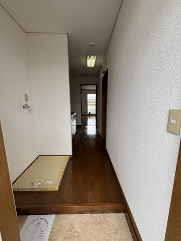 アミューズシバタＣ棟の玄関