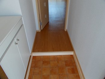 メゾンサンシャインの玄関