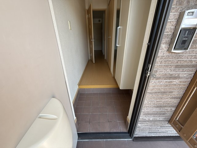 フェリア糸井Ｅの玄関