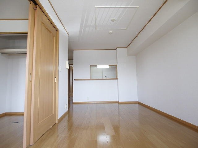 カーサ　プラシードⅡ番館の居間・リビング
