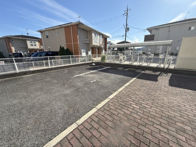 ファミールコーポの駐車場