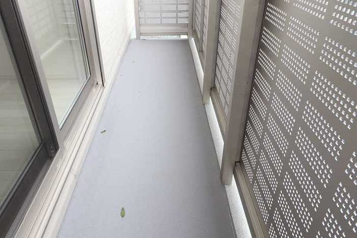D-roomリミテッド中根のバルコニー|暖かな日差しのふりそそぐバルコニー