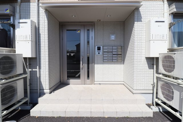 Ｄ－ｒｏｏｍ赤塚　Bのエントランス|毎日通るエントランスはこのようになっています
