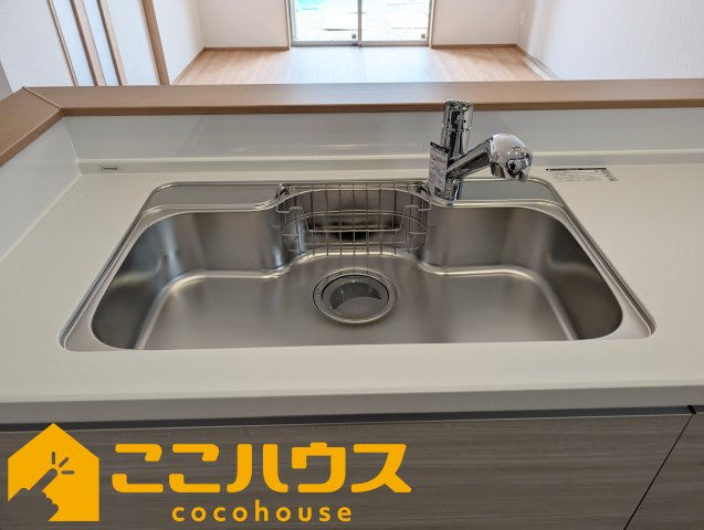 名護市宇茂佐1556番　新築戸建て　全7棟　D号棟の設備|洗い物のしやすいワイドシンク