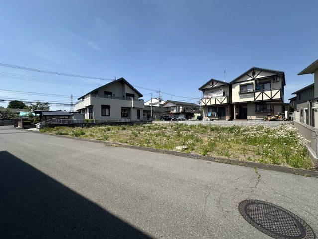【前面道路含む現地写真】 | 【下栗町第1期　現地外観】
※令和8年4月時点