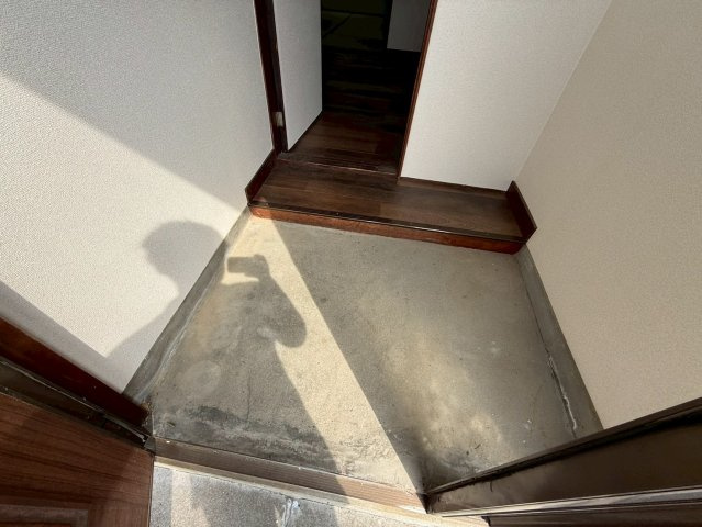 西大池1丁目戸建の玄関