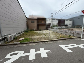 【前面道路含む現地写真】 | 海山町４丁　売土地 | 【個性あふれる住まいを実現できる「建築条件無の売土地」です】