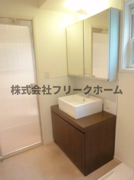 小金井市緑町５丁目のアパートの洗面所