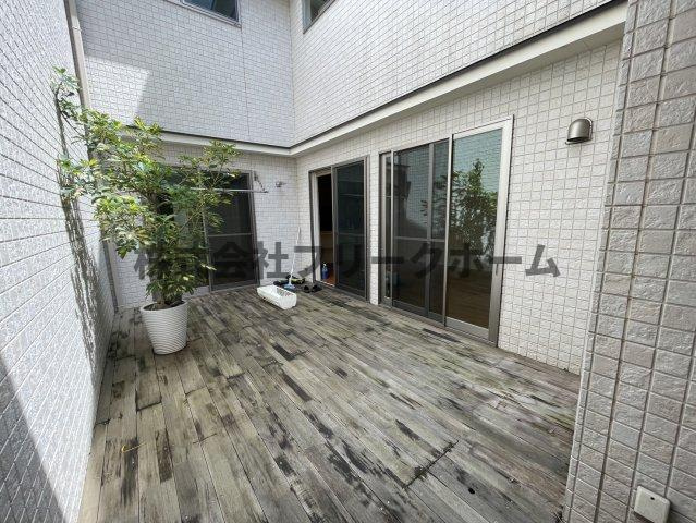 小金井市緑町５丁目のアパートのバルコニー