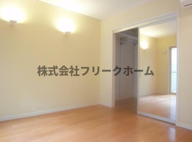 小金井市緑町５丁目のアパートの寝室