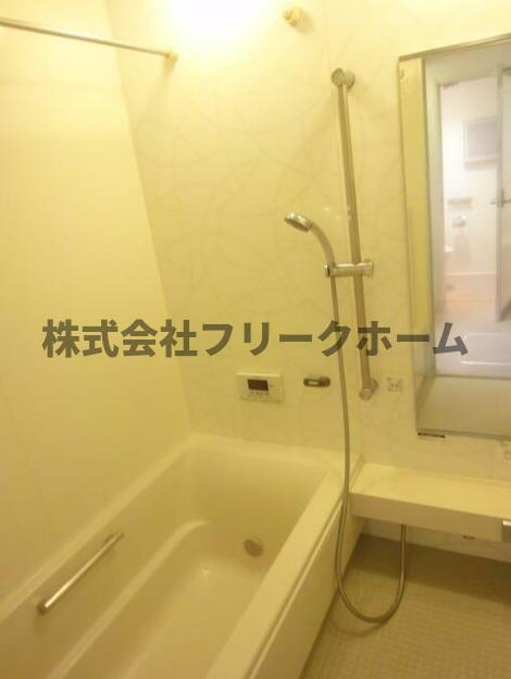 小金井市緑町５丁目のアパートの浴室