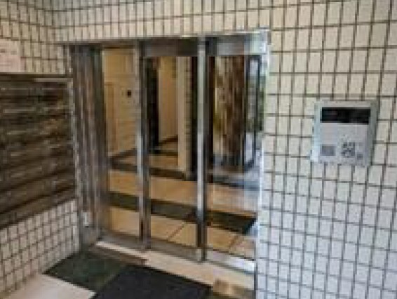 参宮橋五番館のエントランス