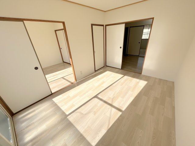 サンコート飛鳥の洋室