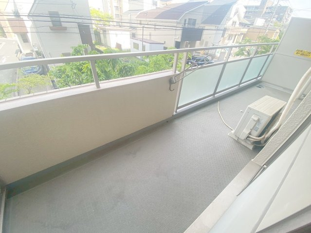 ヒルズ夙川のバルコニー