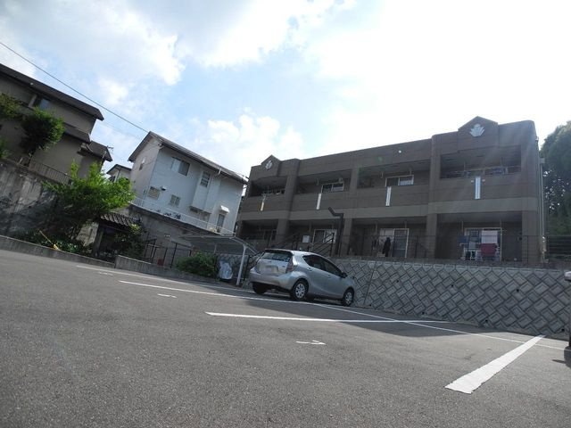フォンテーヌKの駐車場