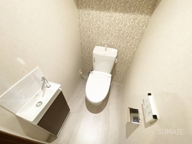 URBAN SKYLINE OMIYAのトイレ|手洗い場付きのトイレスペース！