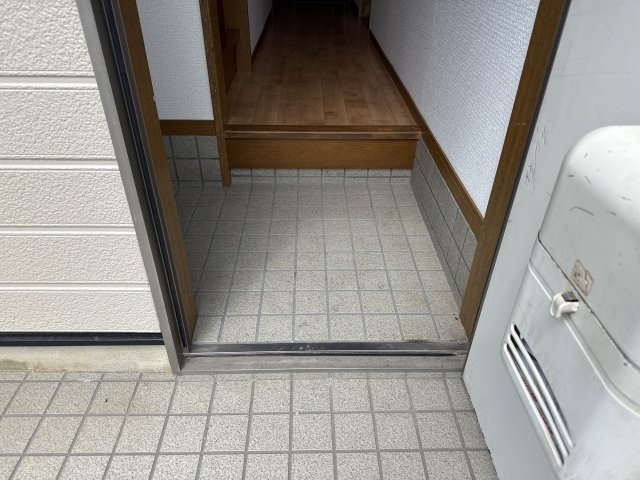飾磨区中島二丁目戸建の玄関