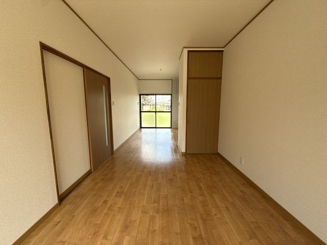 飾磨区中島二丁目戸建の居間・リビング