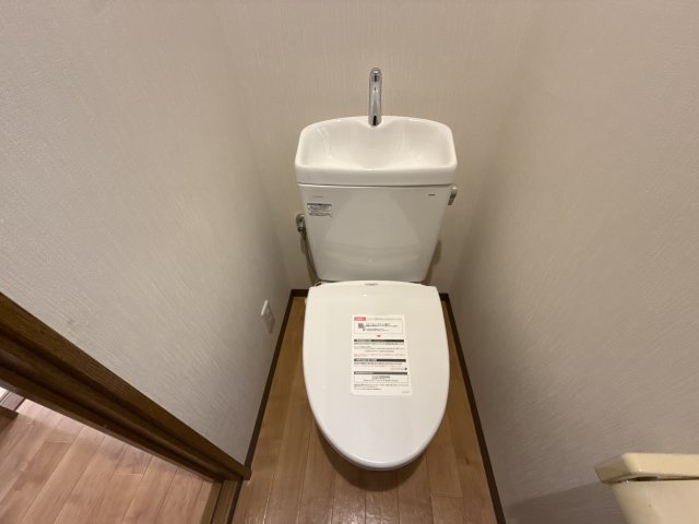 飾磨区中島二丁目戸建のトイレ