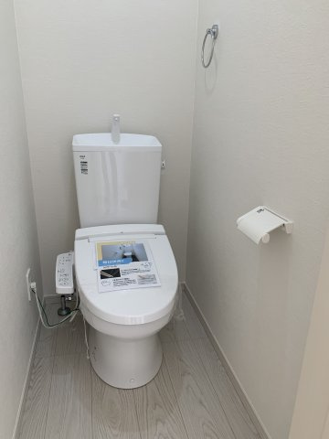 神戸市西区伊川谷町有瀬期　新築戸建のトイレ|温水洗浄便座付